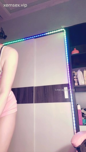 Bé Kem không thích kem, chỉ thích mút xúc xích 20cm – BEKEMKEM YYlive