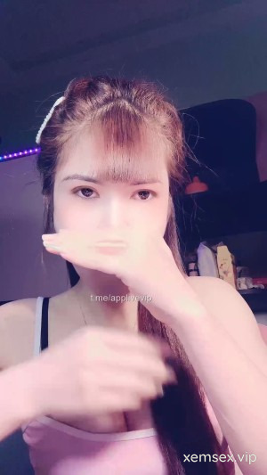 Bé Kem không thích kem, chỉ thích mút xúc xích Part 2 – BEKEMKEM clip sex