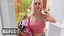 Ảnh thumbnail của Clip của Skylar Vox mô tả một cô gái dâm dục trong quần ren