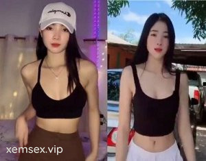 Ảnh thumbnail của Clip sex khỏa thân được chia sẻ bởi một cô gái nổi tiếng trên TikTok