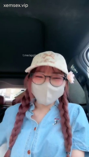Con gái thời nay kiểu gạ trai lạ vào ô tô chịch xong livestream – cliphotviet