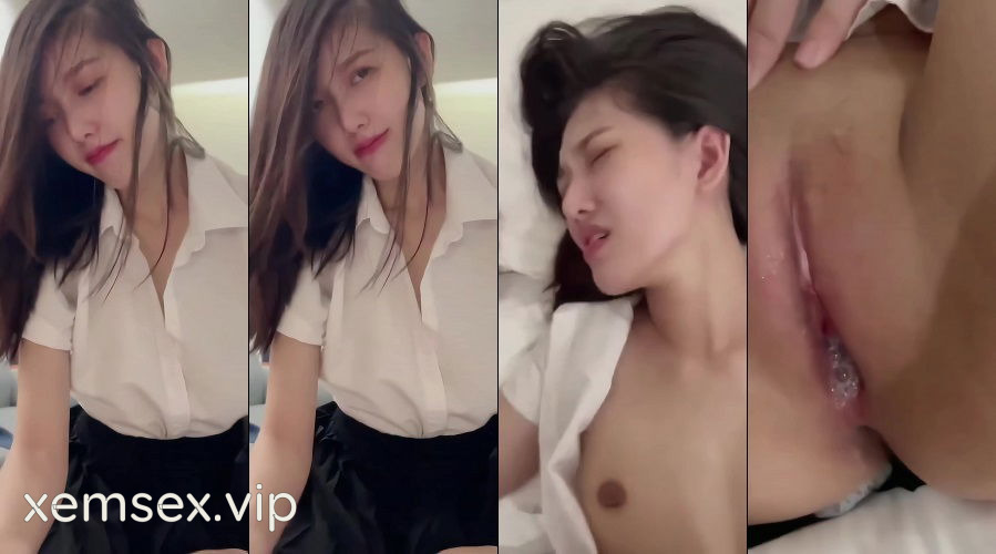 Em nhân viên văn phòng cực phẩm xuất rồi mà anh còn cố nhấp tinh sủi cả bọt