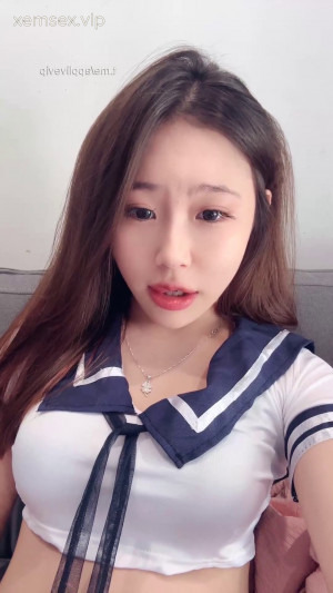 Ảnh thumbnail của Em nữ thủy thủ tà răm rất yêu biển đảo