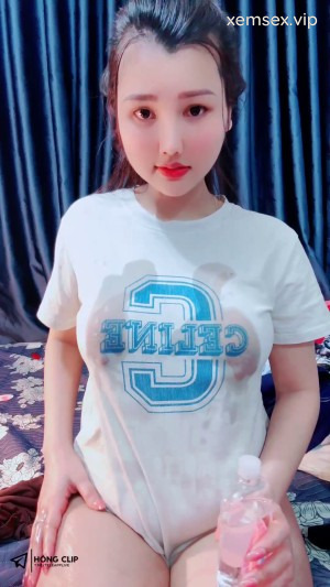 Full clip Lam Only đổ nước lên ngực rồi bóp – Lam Only