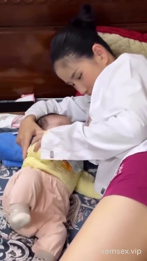 Full clip single mom nứng, mang con ra nghịch – full clip