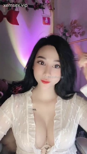 Idol Ni xăm trổ như con tắc kè show bass căng quá anh em P2 – Ni show vú