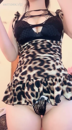 Idol tiktok Mẫn Nghi hào hứng khoe bộ đồ da báo mới mua trên sóng LIVE – Mẫn Nghi mmlive
