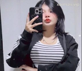 Ảnh thumbnail của Khi bố mẹ vắng nhà, họ chơi trò người lớn với chị gái