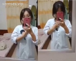 Ảnh thumbnail của Móc bướm cô bạn học