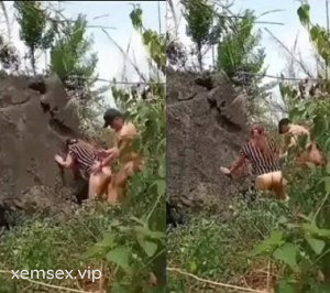 Nện nhau sung sướng trong bụi rậm