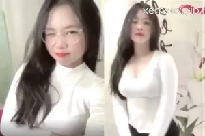 Ảnh thumbnail của Nữ sinh cấp 3 những vú to như phụ huynh