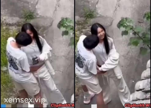 Quay lén thanh niên móc lồn em gái