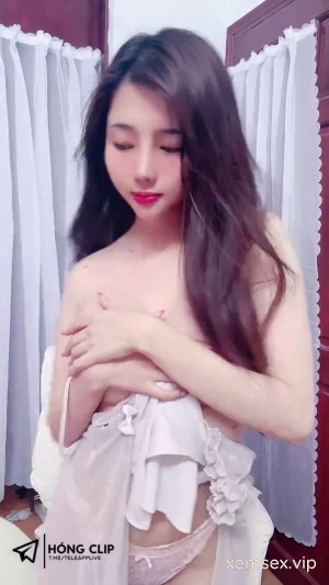 Tiktoker Huỳnh Mai Linh nhảy sexy khoe đồ lót nóng bỏng – livestream youtube